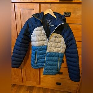 L.L. Bean Mens Navy and Light Gray Puffer Jacket
